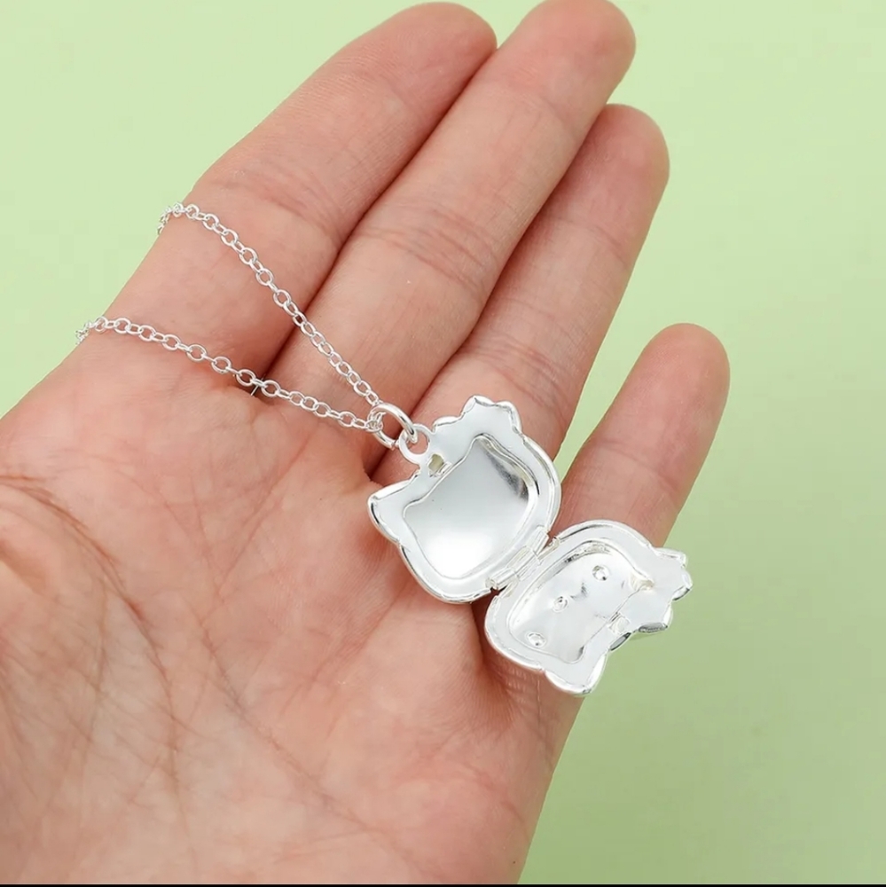 Hello Kitty Locket - Picture 10 of 10